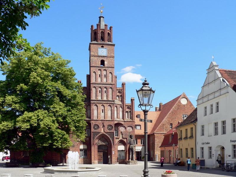 City Hotel-Pension Brandenburg Бранденбург Экстерьер фото